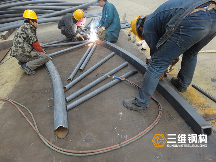 奥林匹斯之门钢结构工程立装法