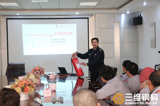 奥林匹斯之门钢结构开展消防安全知识讲座
